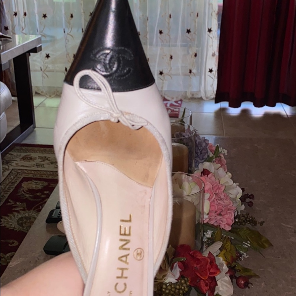 Vintage Chanel Kitten heels